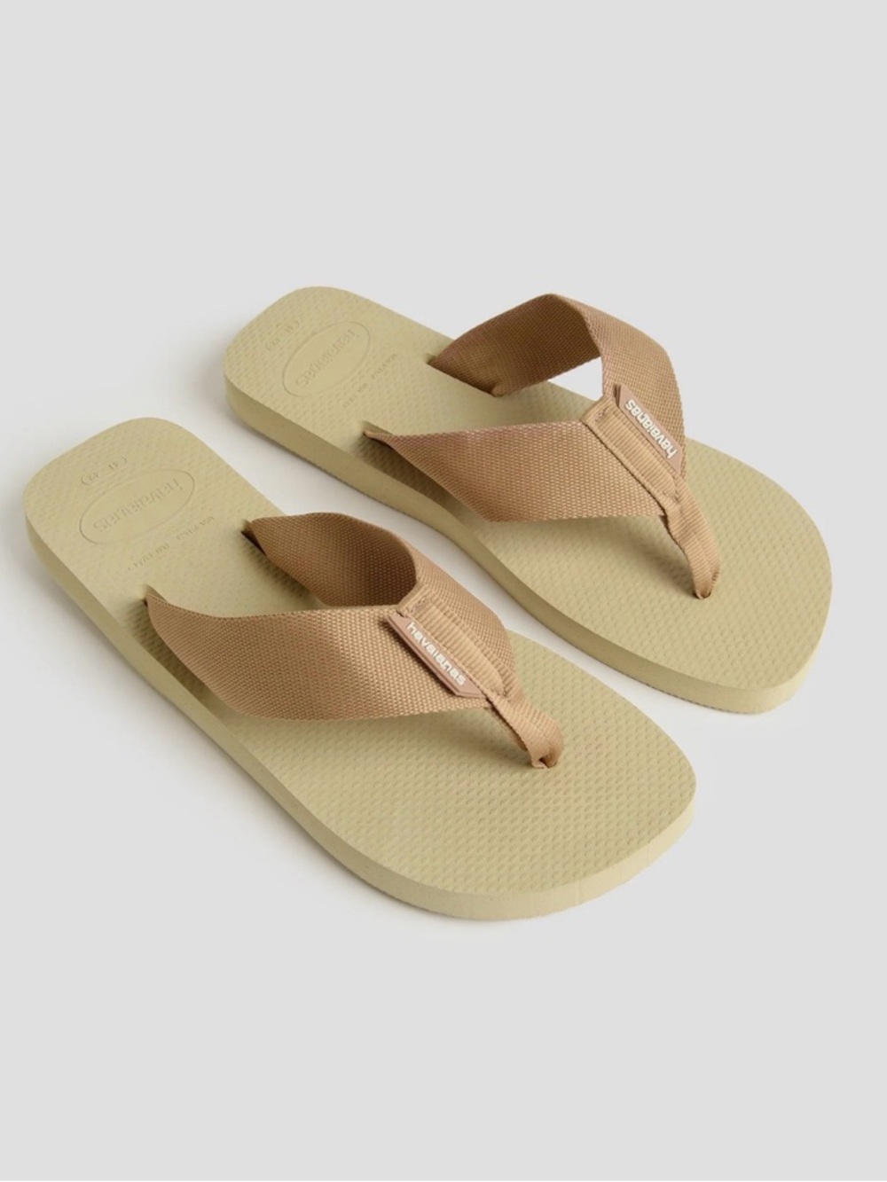 Havaianas Flip Flops in Beige and Tan. Size 11/12